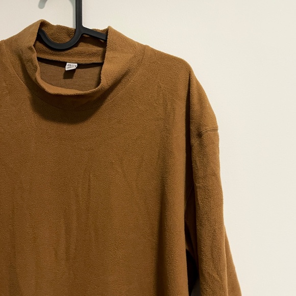 Uniqlo Heattech Turtleneck - Thermal Base Layer, Lightweight Long Sleeve - Picture 2 of 6